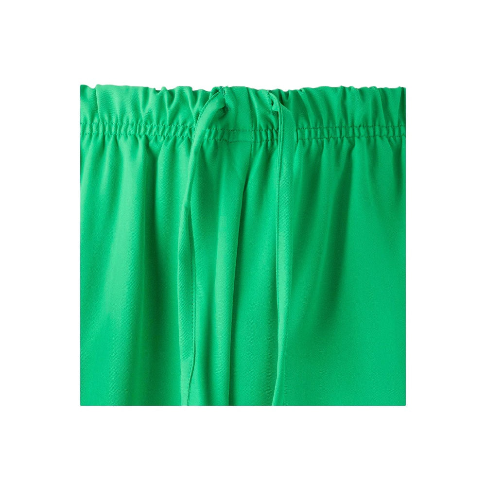 VL FREYR promotional workwear garment in green (detail view) with custom logo branding