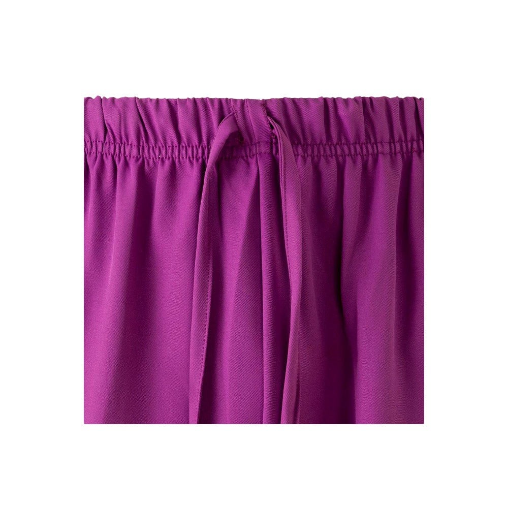 VL FREYR promotional workwear garment in dark pink (detail view) with custom logo branding