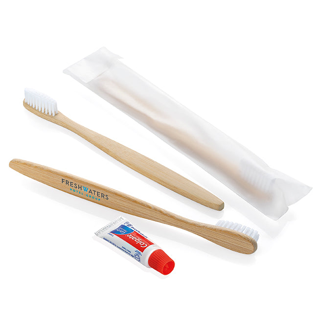 18 cm Bambus-Zahnbürste und Tube mit 5 g Colgate-Zahnpasta | Wellness-Geschenke mit Markenlogo