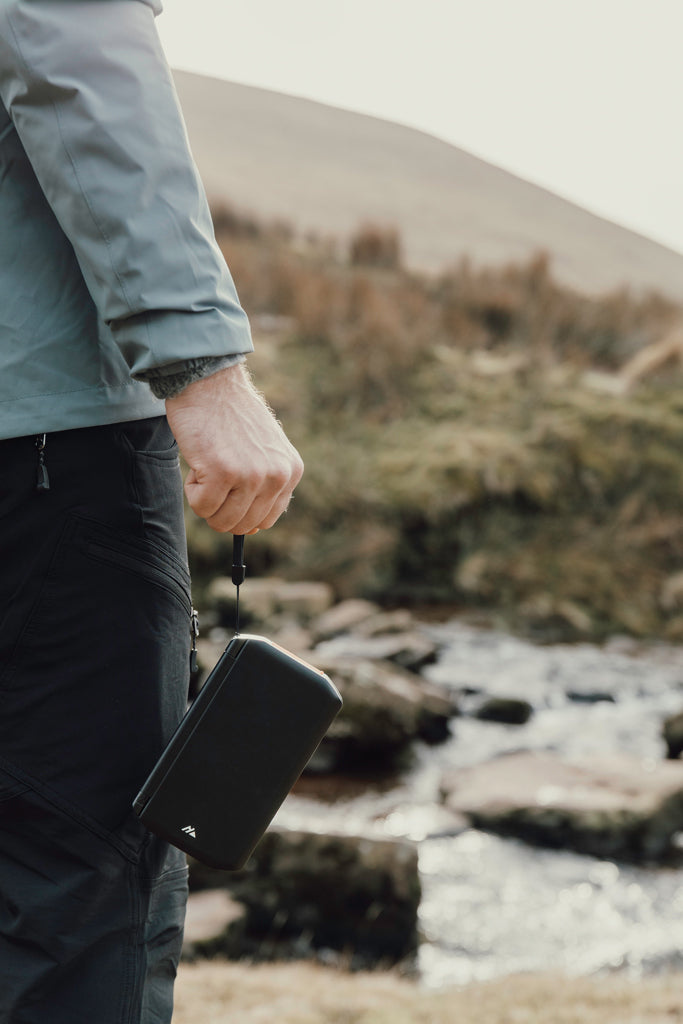 Nordic Drift Titan 10.000mAh solar powerbank with 3 panels