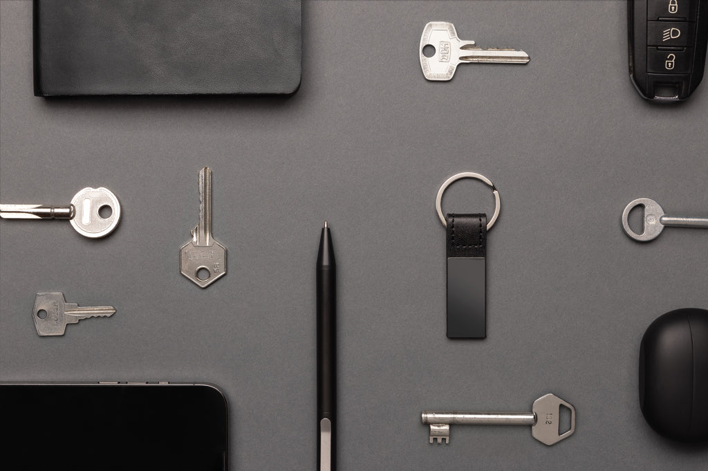 Luxury PU keychain RCS recycled zinc alloy