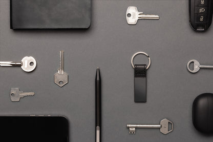 Luxury PU keychain RCS recycled zinc alloy