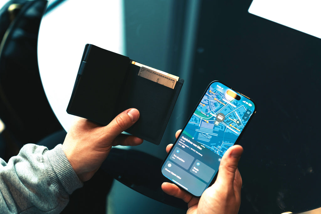 Seekcard RCS rpolyester card wallet with worldwide locating