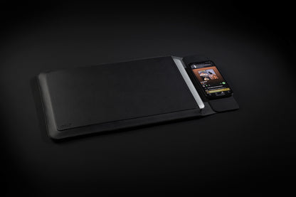 Swiss Peak 15W magnetic charging laptop sleeve 14-15,6'