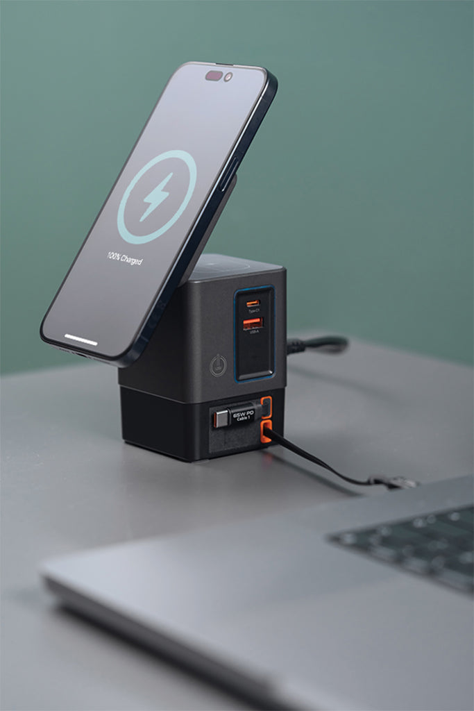 Urban Vitamin Sacramento 105W GAN charger+retractable cables