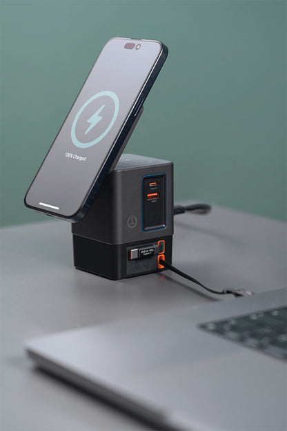 Urban Vitamin Sacramento 105W GAN charger+retractable cables