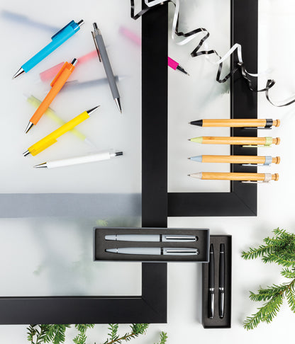 Bamboo pen with wheatstraw clip