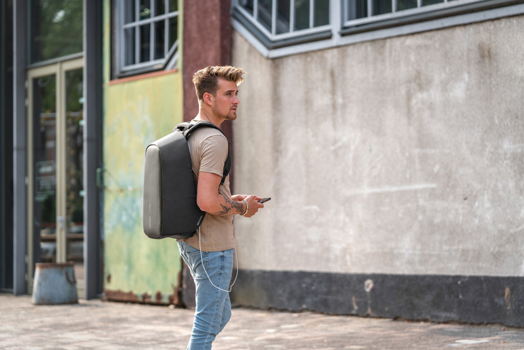 Bobby Hero Regular, Anti-theft backpack