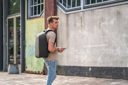 Bobby Hero Regular, Anti-theft backpack