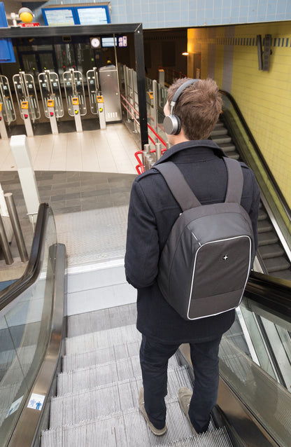 Swiss Peak AWARE™ anti-theft 15.6' laptop backpack