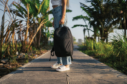 Swiss Peak AWARE™ modern 15.6' laptop backpack