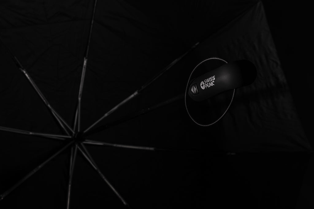 Swiss Peak Aware™ Tornado 27” pocket storm umbrella