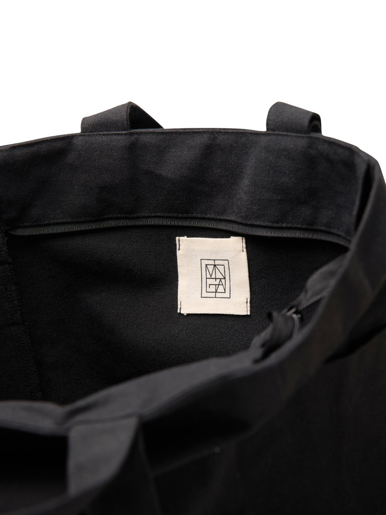 VINGA Hilo AWARE™ recycled canvas zip tote