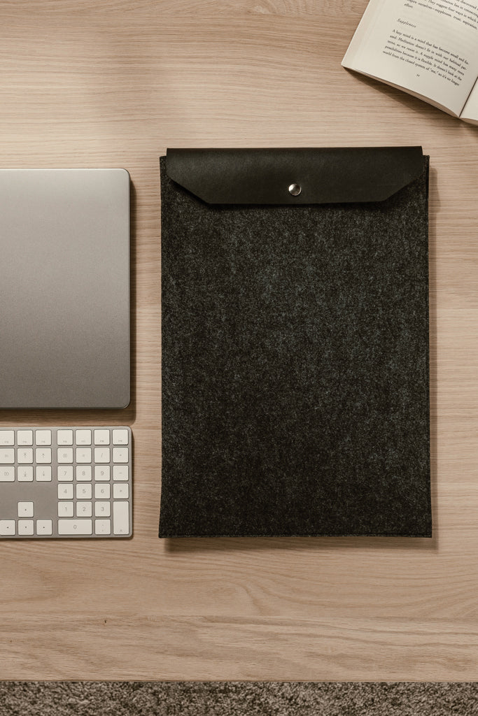 VINGA Albon GRS recycled felt 17' laptop sleeve