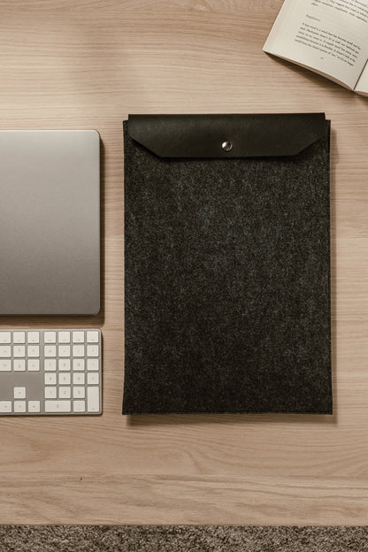 VINGA Albon GRS recycled felt 17' laptop sleeve