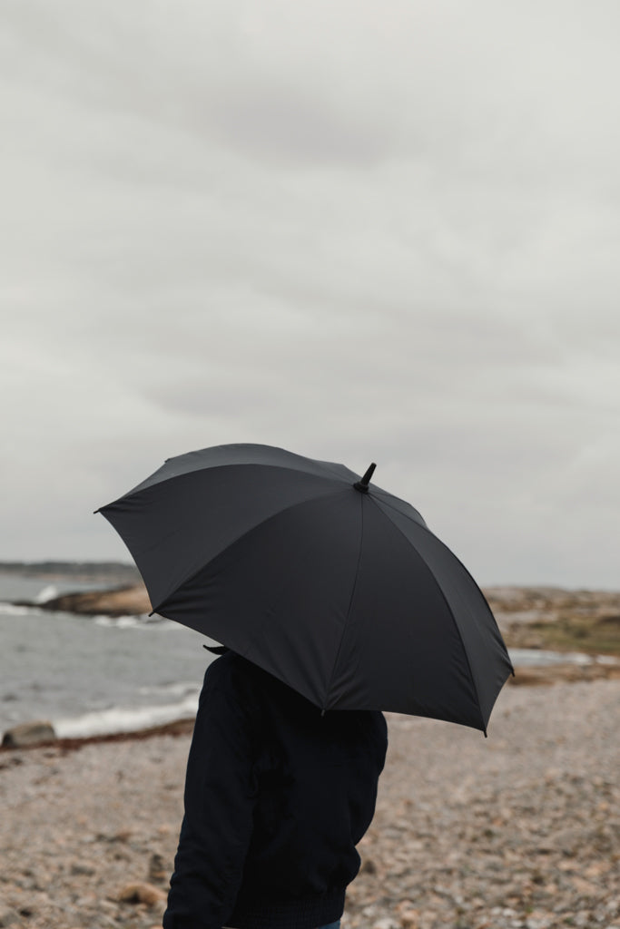 VINGA Baltimore AWARE™ RPET 23' umbrella