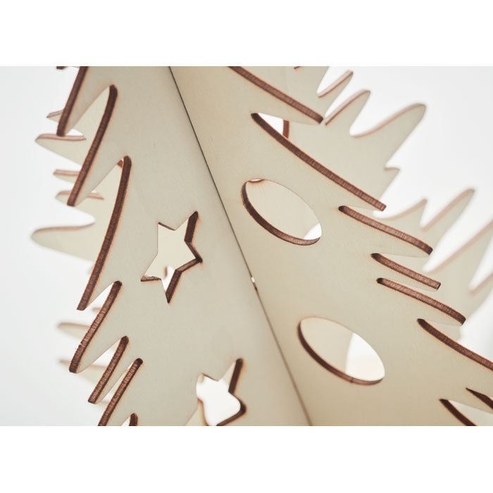BAUM UND FARBE – DIY-Weihnachtsbaum aus Holz