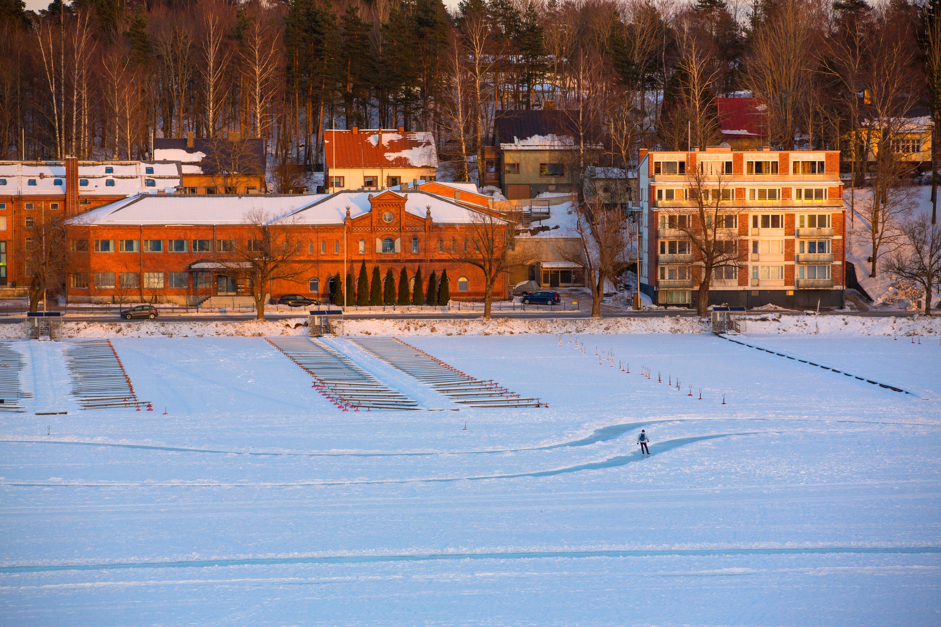 Kestävät yrityslahjat ja brändätty yritysmerch Lappeenrannassa – vastuulliset mainostuotteet B2B-yrityksille