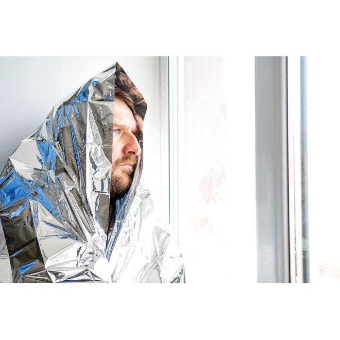 AIUTO - Coperta di emergenza in una custodia