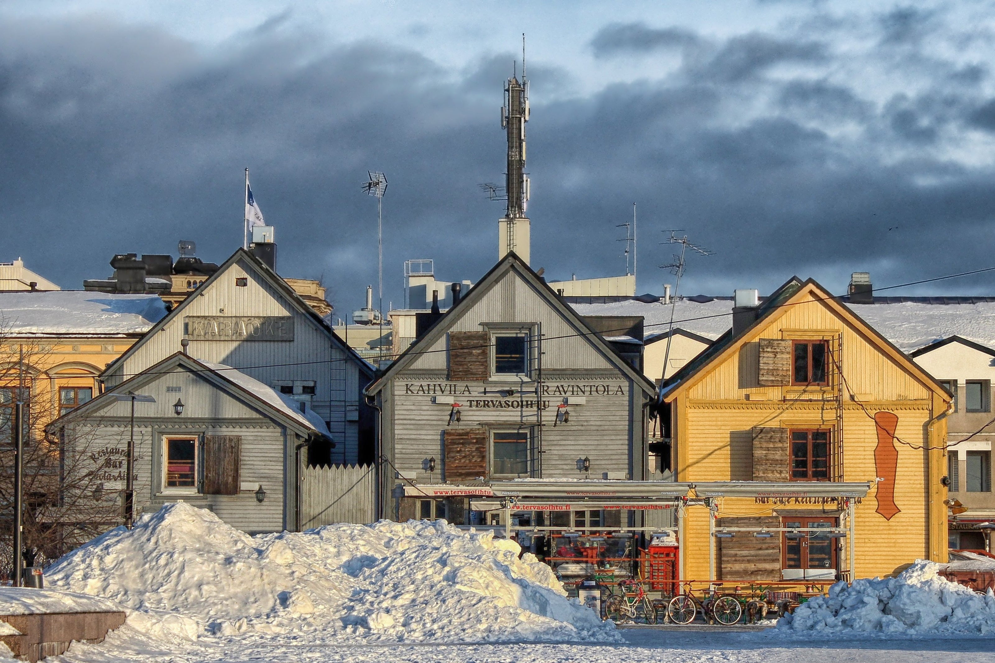Brändätty yritysmerch ja yrityslahjat Oulussa – kestävät mainostuotteet B2B-yrityksille Pohjois-Suomessa