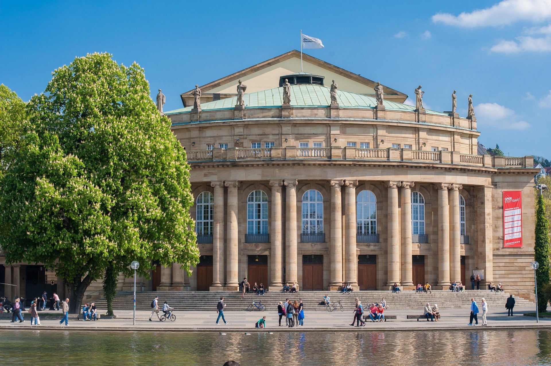 Opernhaus Stuttgart – Automobil- und Industrieregion mit hohem Bedarf an Werbeartikeln und Unternehmensgeschenken